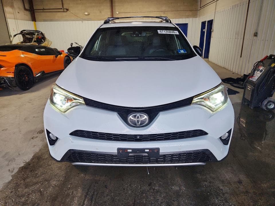 2018 TOYOTA RAV4 SE 5