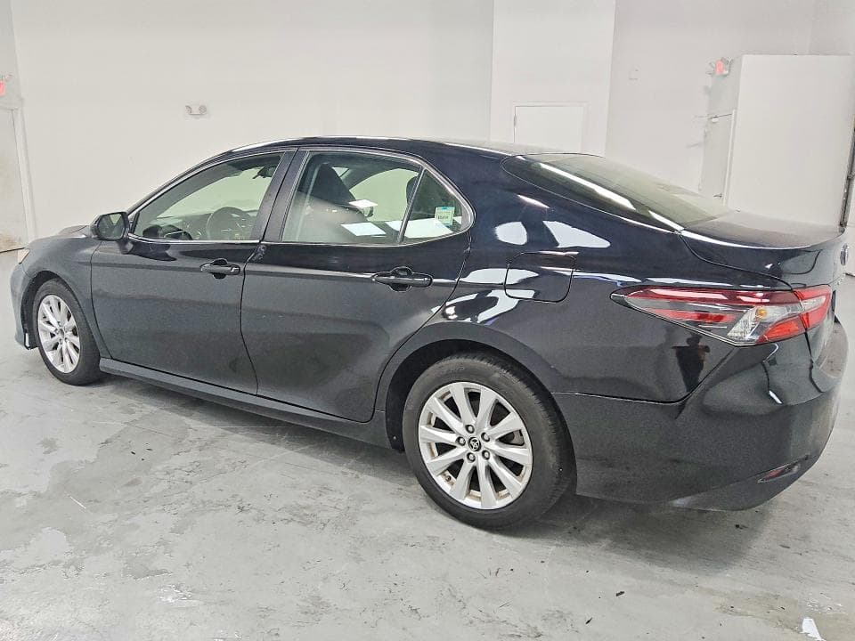 2018 TOYOTA CAMRY LE 2