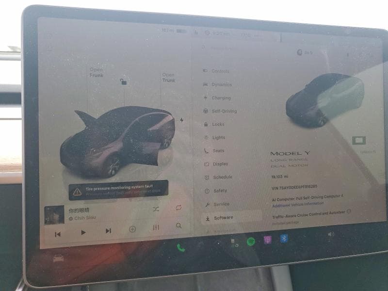 2023 TESLA MODEL Y 9