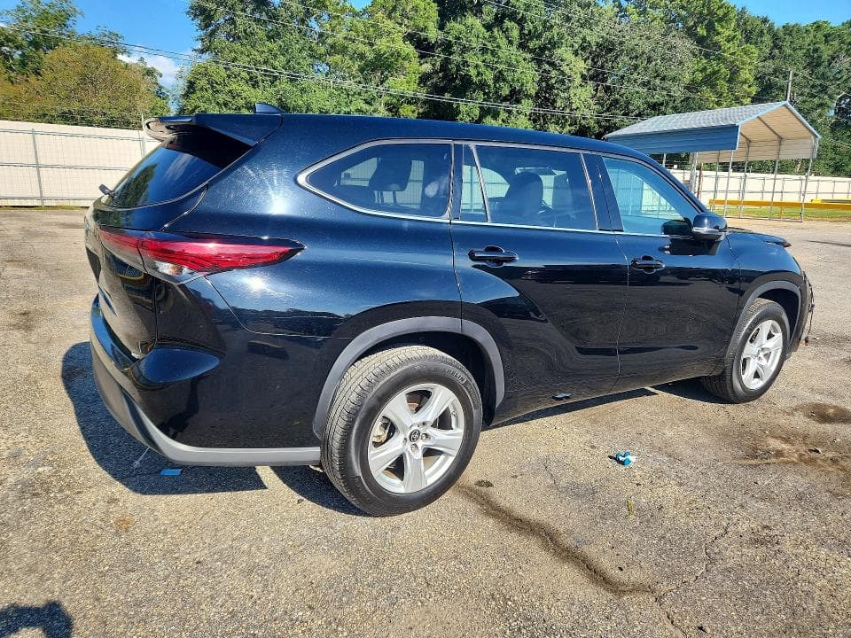 2021 TOYOTA HIGHLANDER LE 3