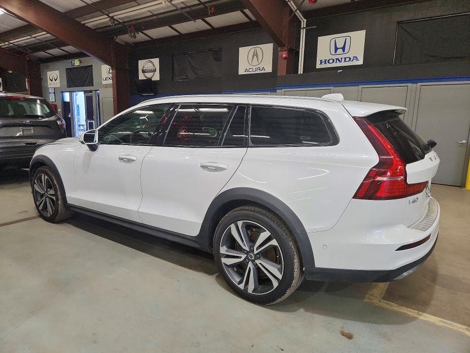 2025 VOLVO V60 CROSS COUNTRY PLUS 2