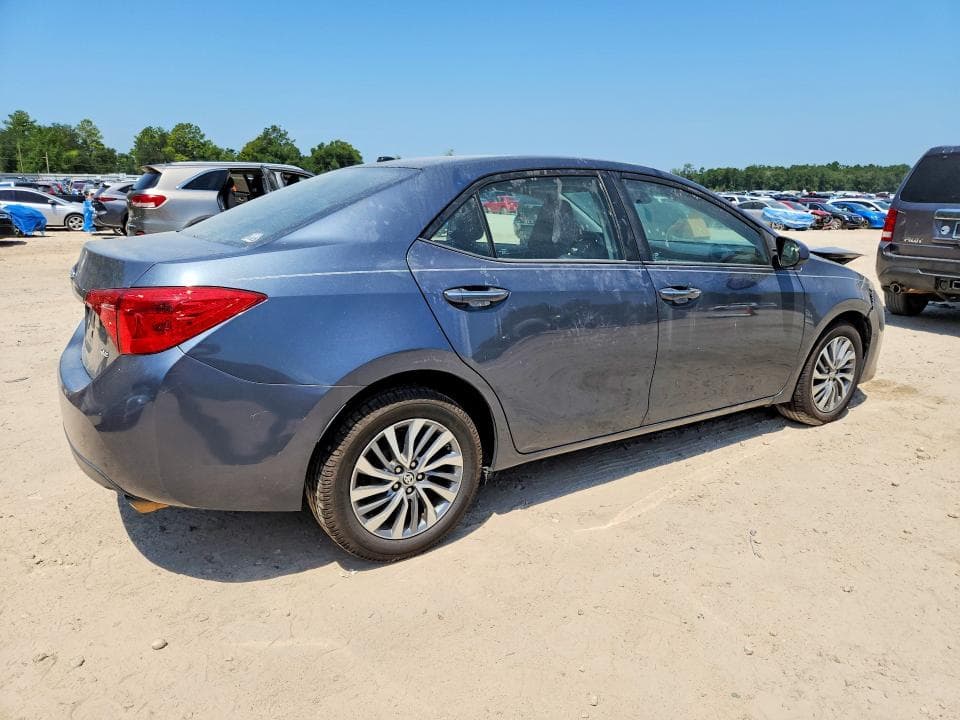 2017 TOYOTA COROLLA XLE 3