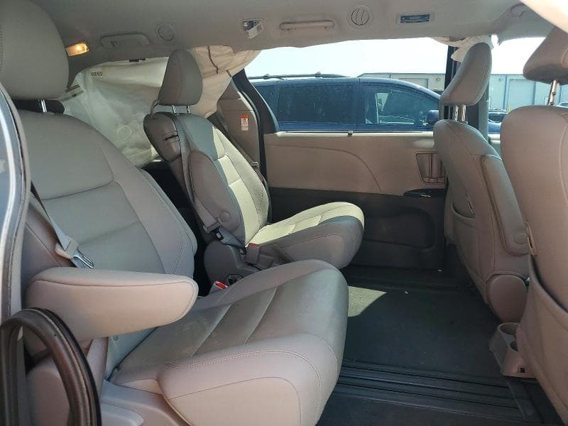 2020 TOYOTA SIENNA XLE 8-PASSENGER 11