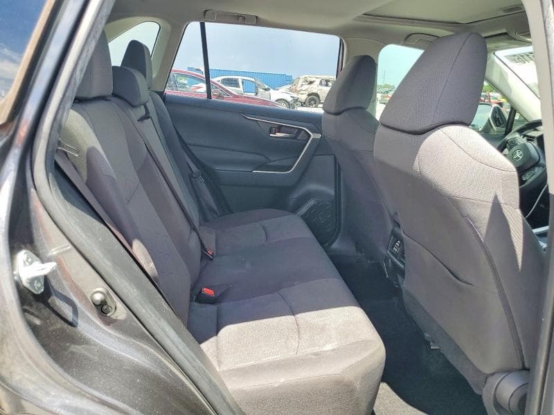 2019 TOYOTA RAV4 XLE 10