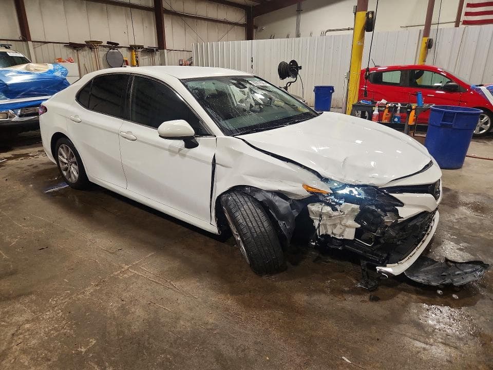 2019 TOYOTA CAMRY LE 4