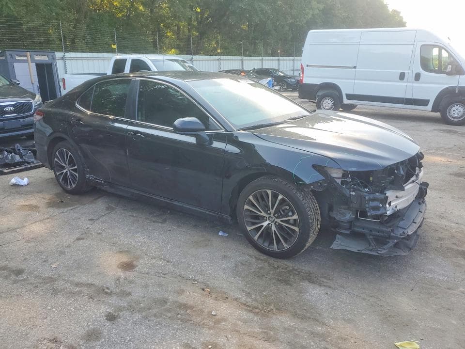 2019 TOYOTA CAMRY SE 4
