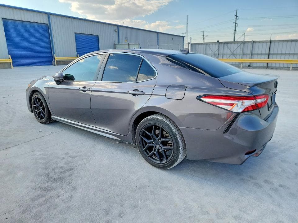 2020 TOYOTA CAMRY SE 2