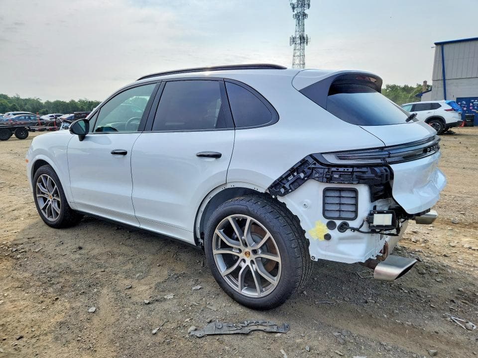 2024 PORSCHE CAYENNE 2
