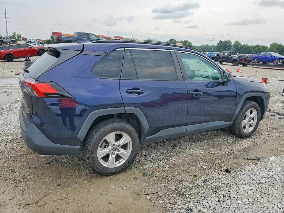2019 TOYOTA RAV4 XLE 3