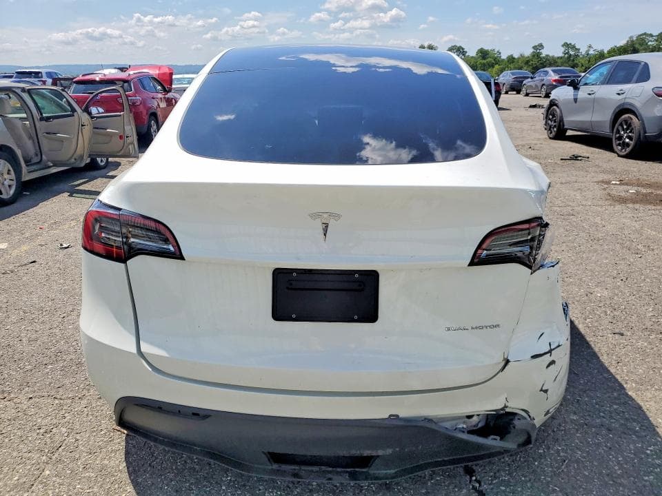 2024 TESLA MODEL Y 6