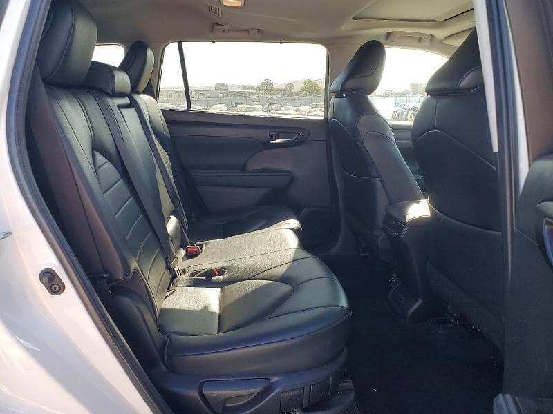 2023 TOYOTA HIGHLANDER HYBRID XLE 11