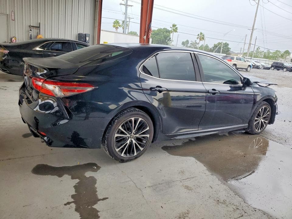 2018 TOYOTA CAMRY SE 3