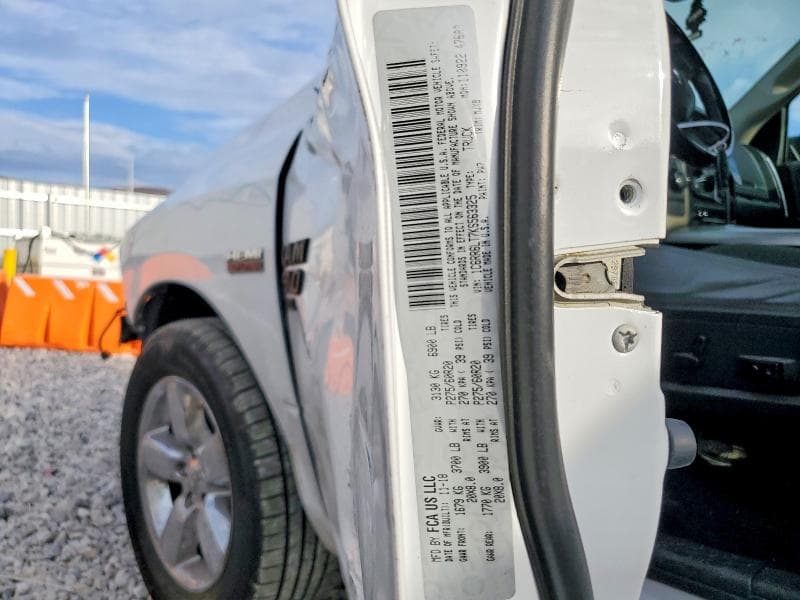 2019 RAM 1500 CLASSIC SLT 12