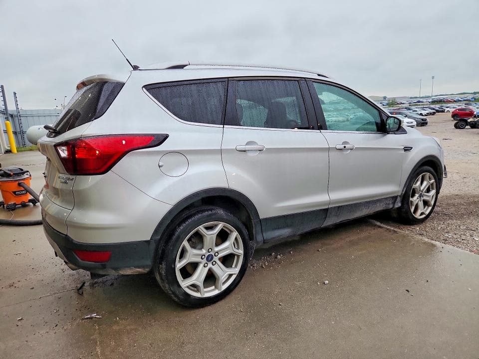 2019 FORD ESCAPE TITANIUM 3