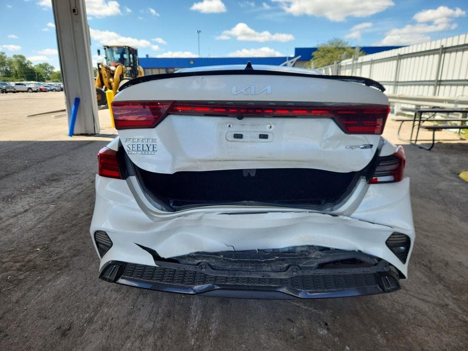 2023 KIA FORTE GT LINE 6