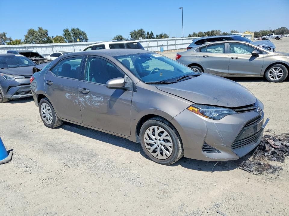 2017 TOYOTA COROLLA LE 4