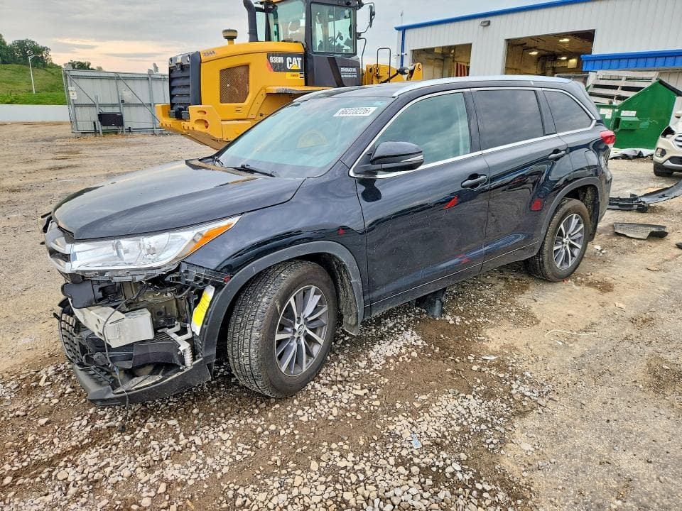 2017 TOYOTA HIGHLANDER XLE - 1
