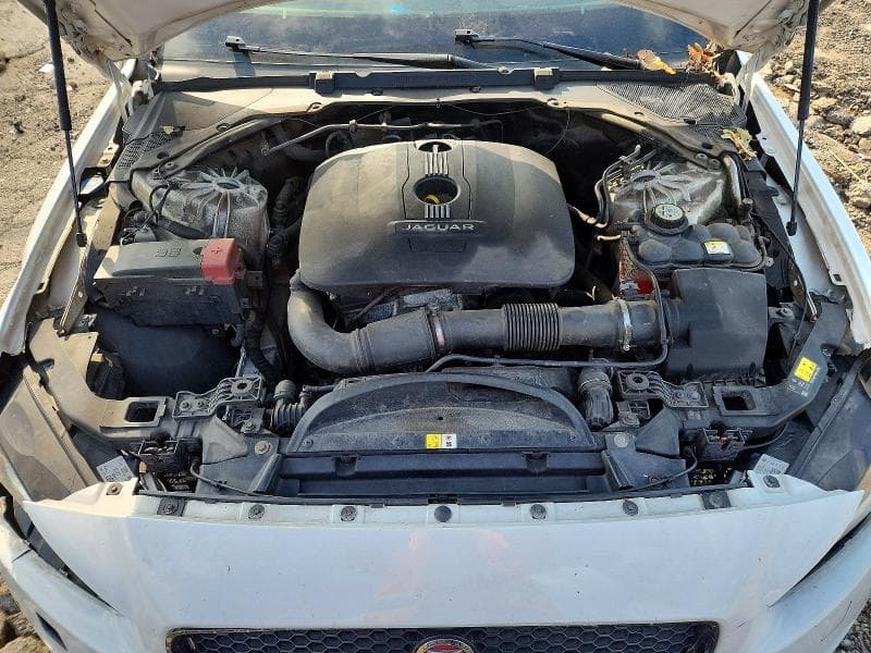 2017 JAGUAR XE PREMIUM 11