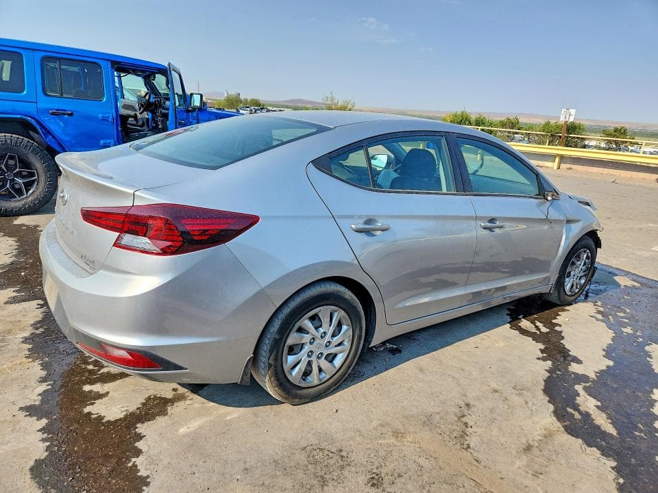 2020 HYUNDAI ELANTRA SE 3