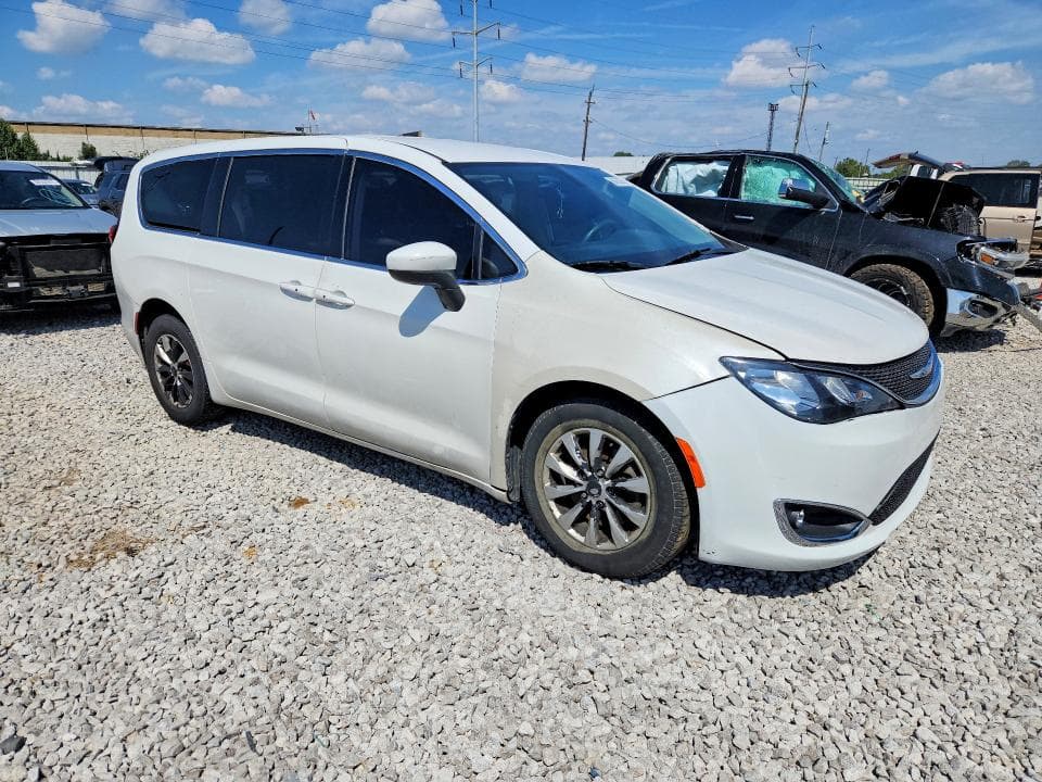 2017 CHRYSLER PACIFICA TOURING 4