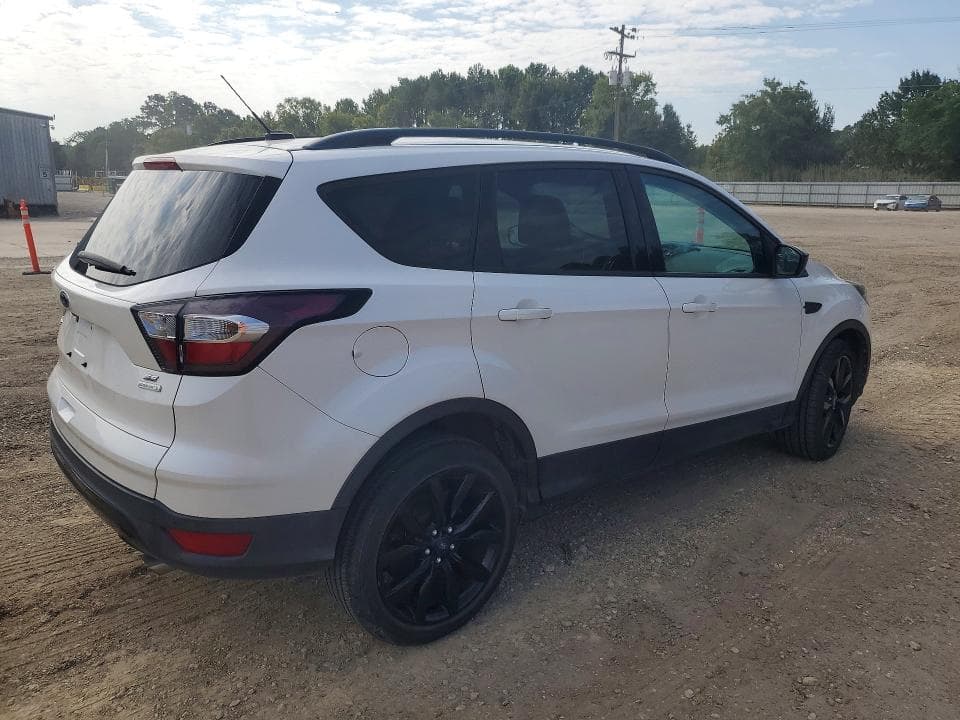 2017 FORD ESCAPE SE 3