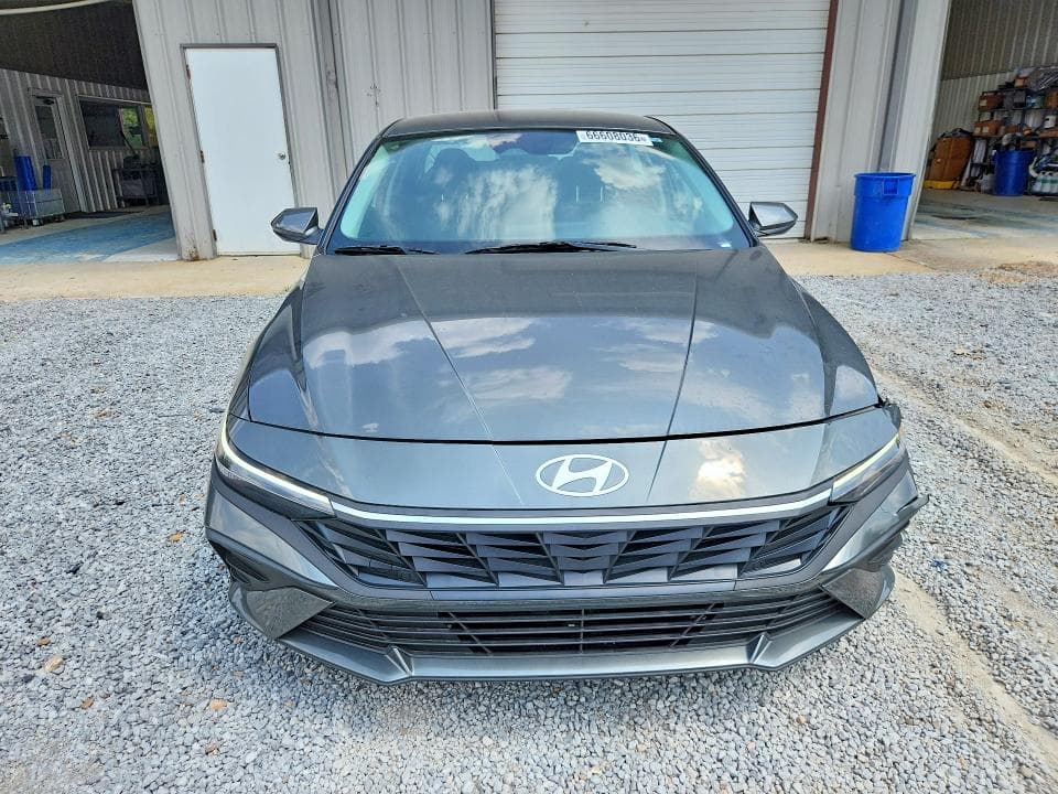 2025 HYUNDAI ELANTRA SE 5