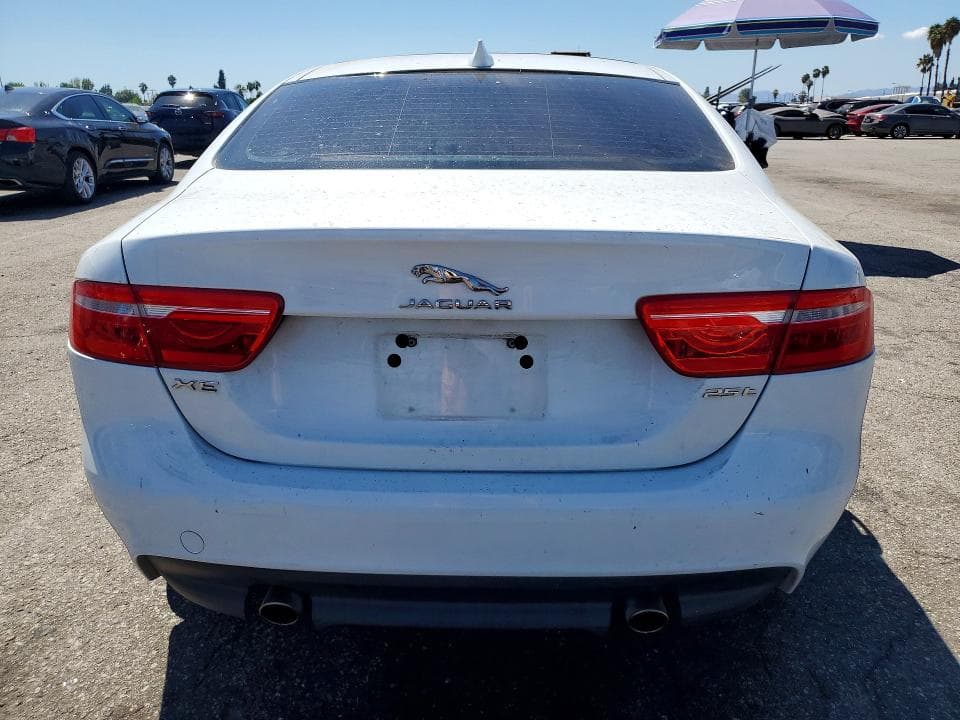 2018 JAGUAR XE 6