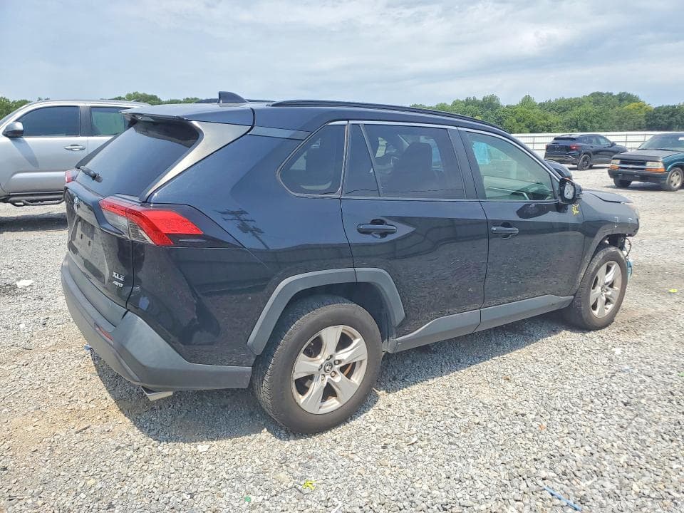 2019 TOYOTA RAV4 XLE 3