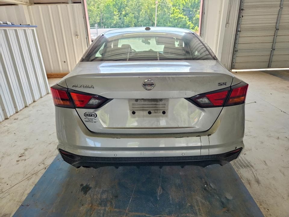 2022 NISSAN ALTIMA SR 6