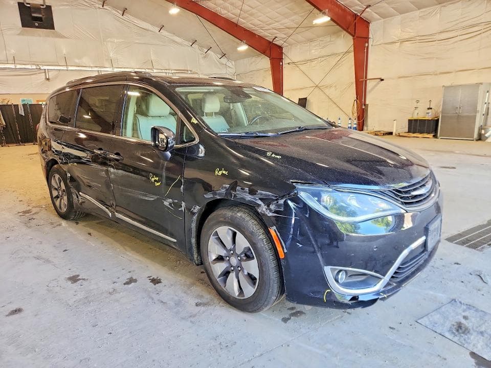 2018 CHRYSLER PACIFICA HYBRID LIMITED 4
