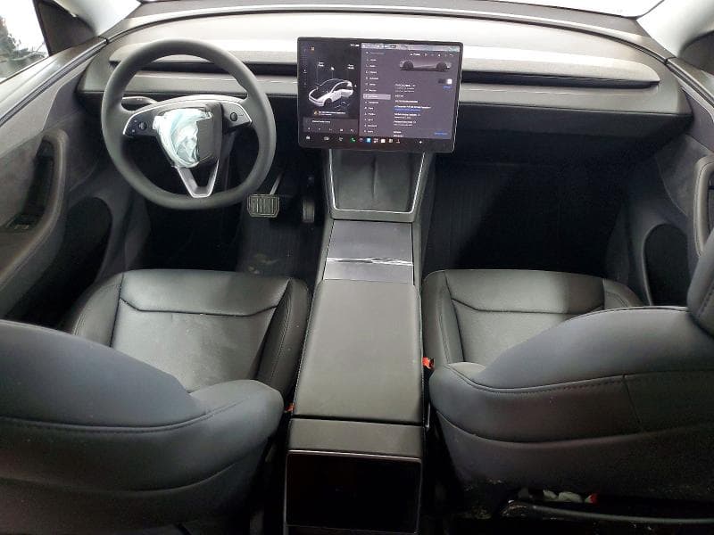 2026 TESLA MODEL Y 8