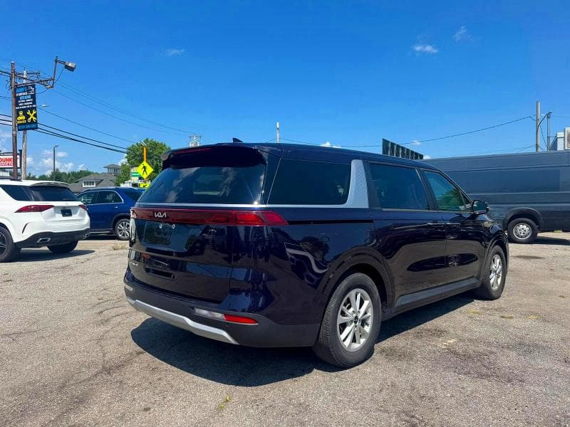 2022 KIA CARNIVAL LX 4