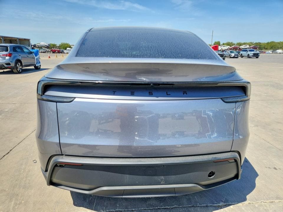 2026 TESLA MODEL Y 6