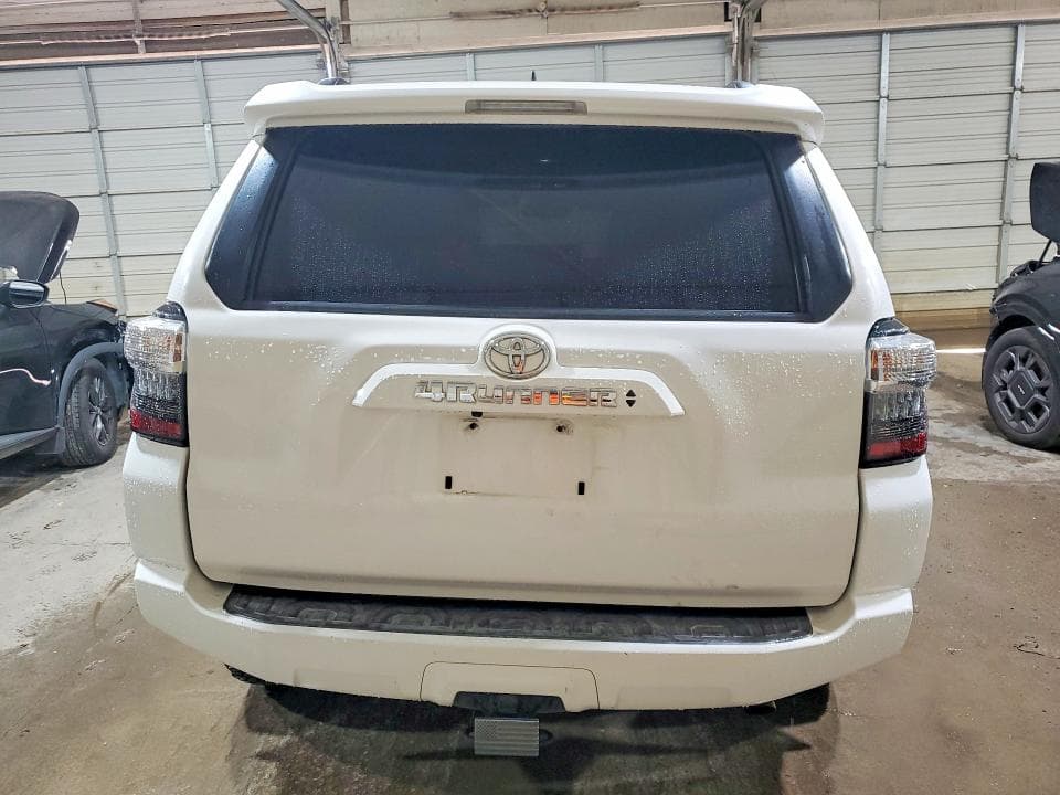 2020 TOYOTA 4RUNNER SR5 6