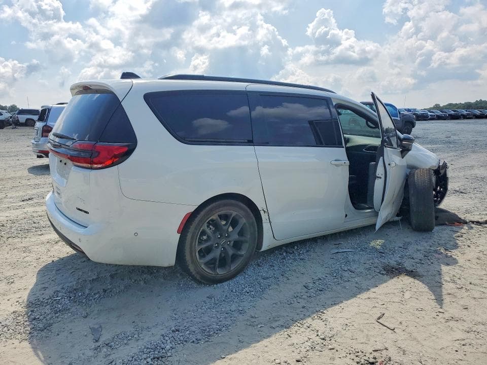 2023 CHRYSLER PACIFICA LIMITED 3