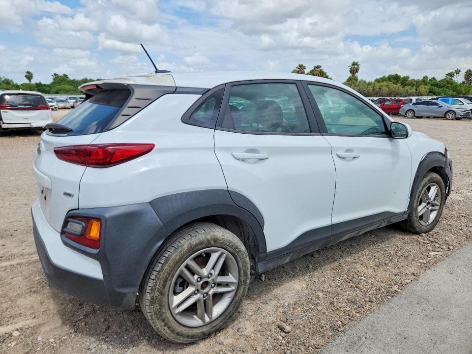 2021 HYUNDAI KONA SE 3