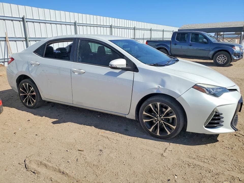 2017 TOYOTA COROLLA SE 4