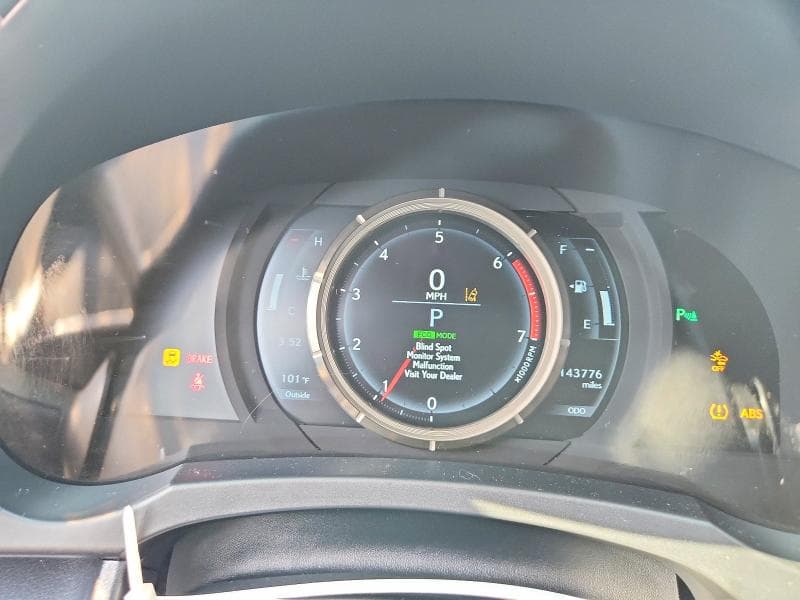 2018 LEXUS IS 300 9