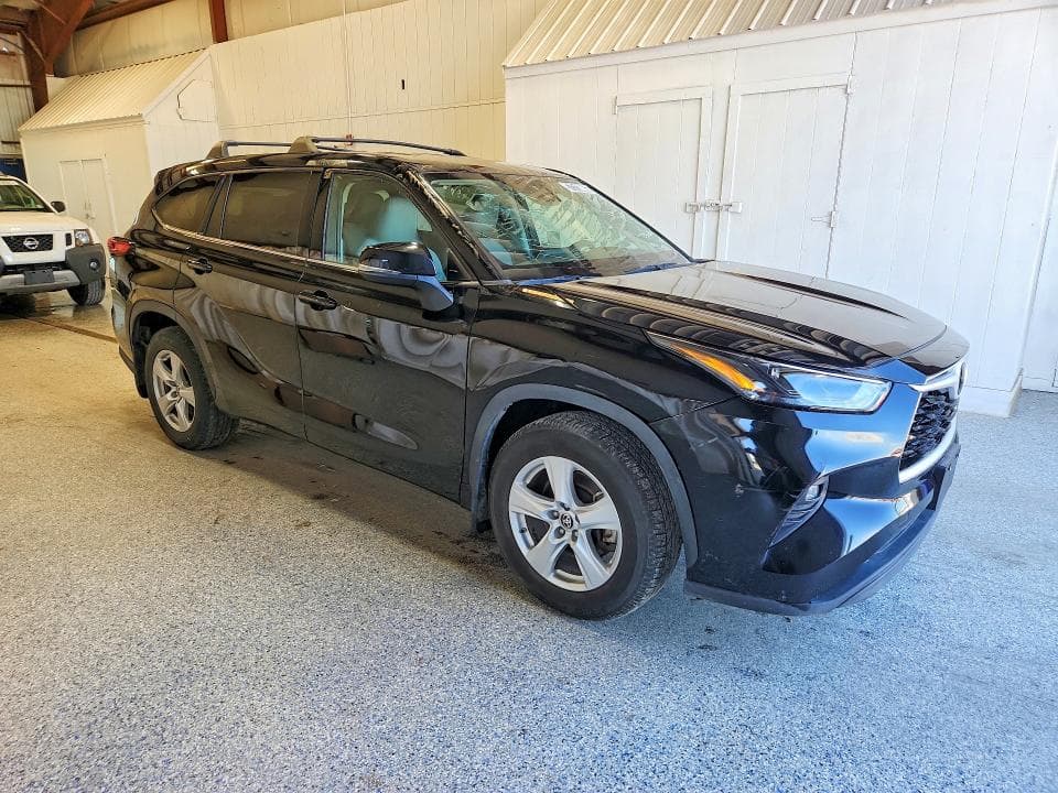 2022 TOYOTA HIGHLANDER LE 4