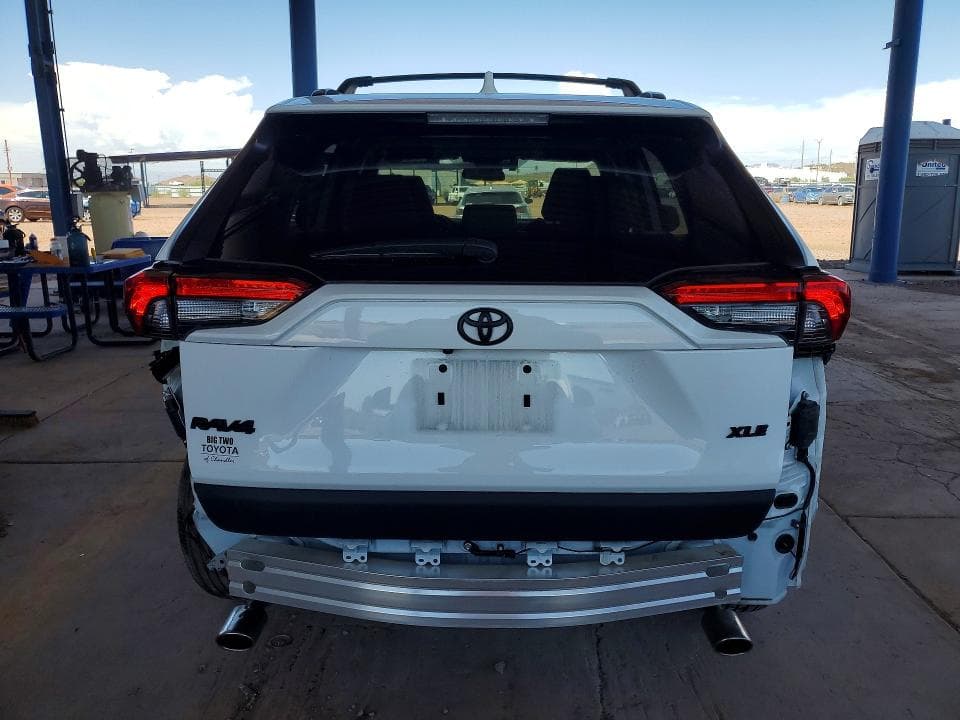 2025 TOYOTA RAV4 XLE 6