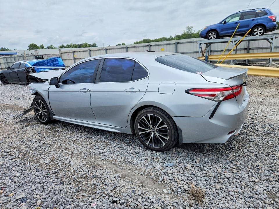 2018 TOYOTA CAMRY SE 2