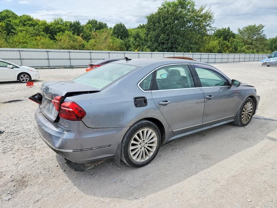 2017 VOLKSWAGEN PASSAT SE 3