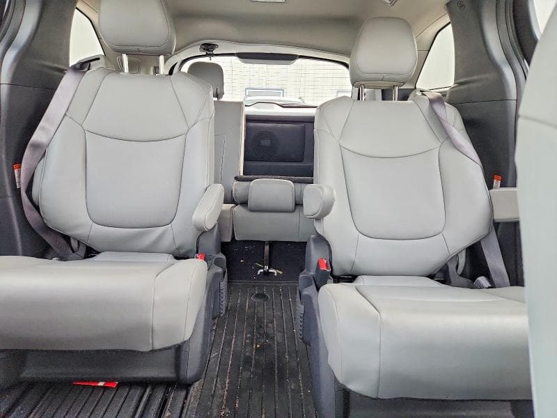 2025 TOYOTA SIENNA XLE 7-PASSENGER 10