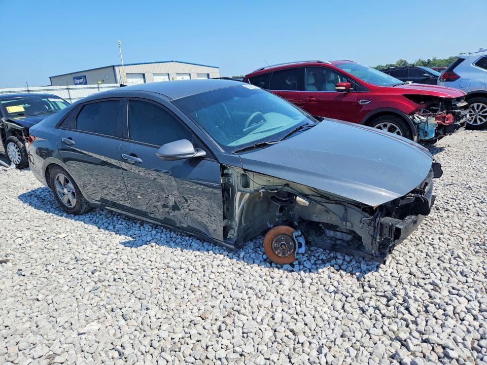 2024 HYUNDAI ELANTRA SE 4