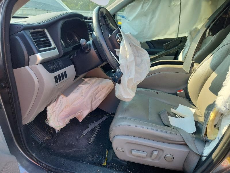2017 TOYOTA HIGHLANDER XLE 7