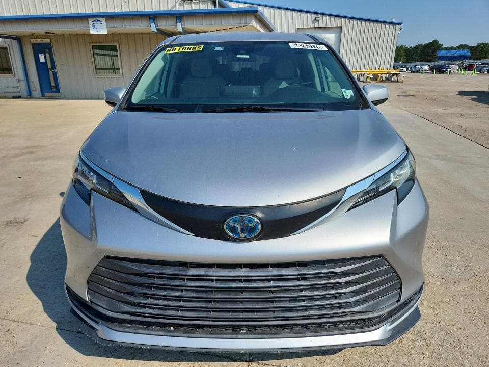 2021 TOYOTA SIENNA LE 5