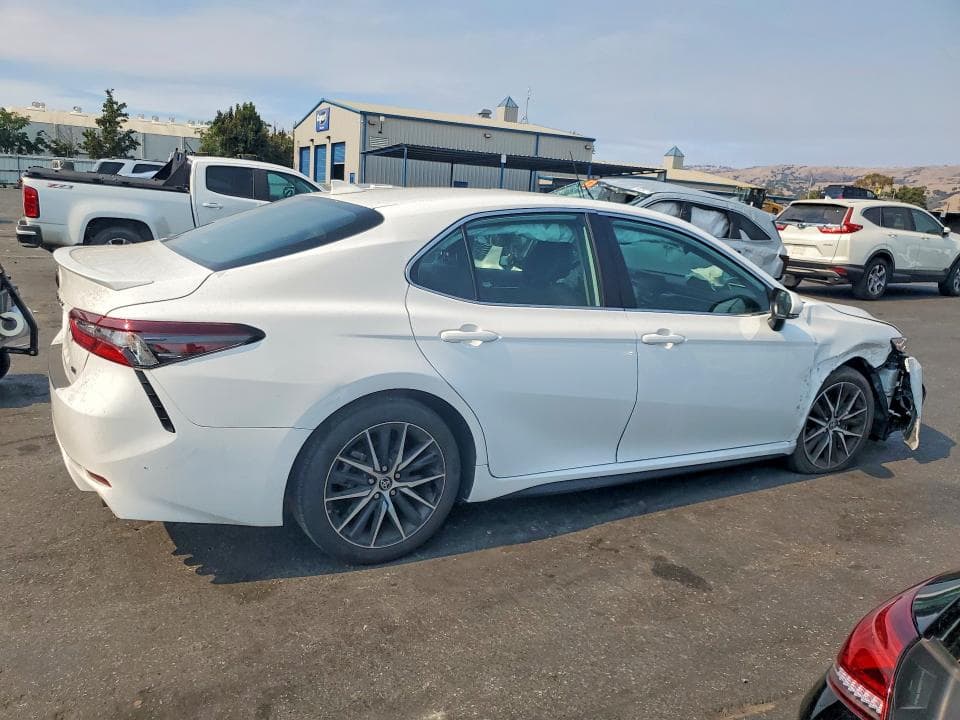 2024 TOYOTA CAMRY SE 3