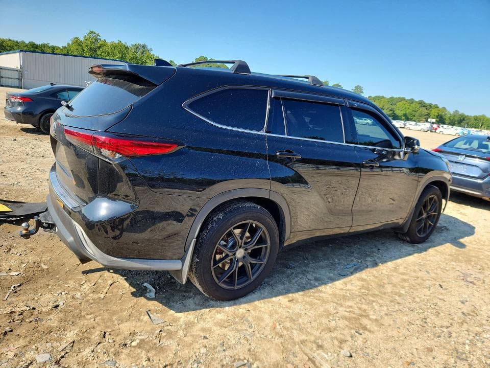 2021 TOYOTA HIGHLANDER XLE 3