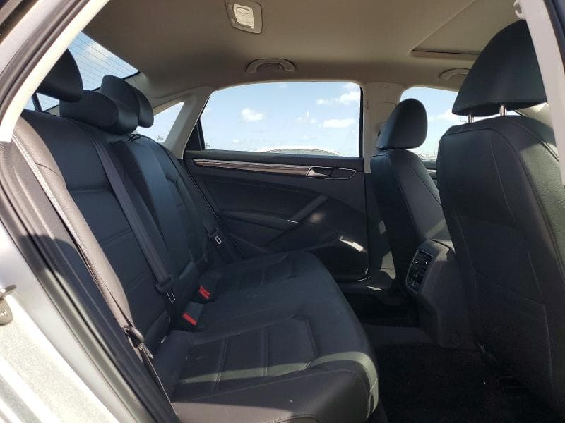 2018 VOLKSWAGEN PASSAT SE 10