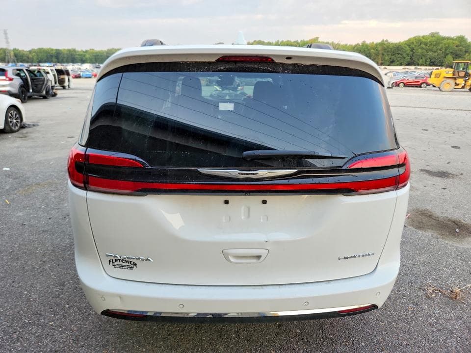 2022 CHRYSLER PACIFICA LIMITED 6